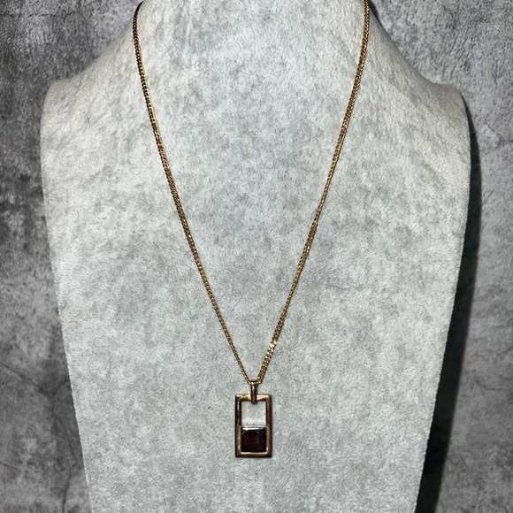 N19. VINTAGE TWO TONE AMWAY SIGNED PENDANT NECKLACE.‎ GOLD AND SILVER COLOR - Picture 1 of 6